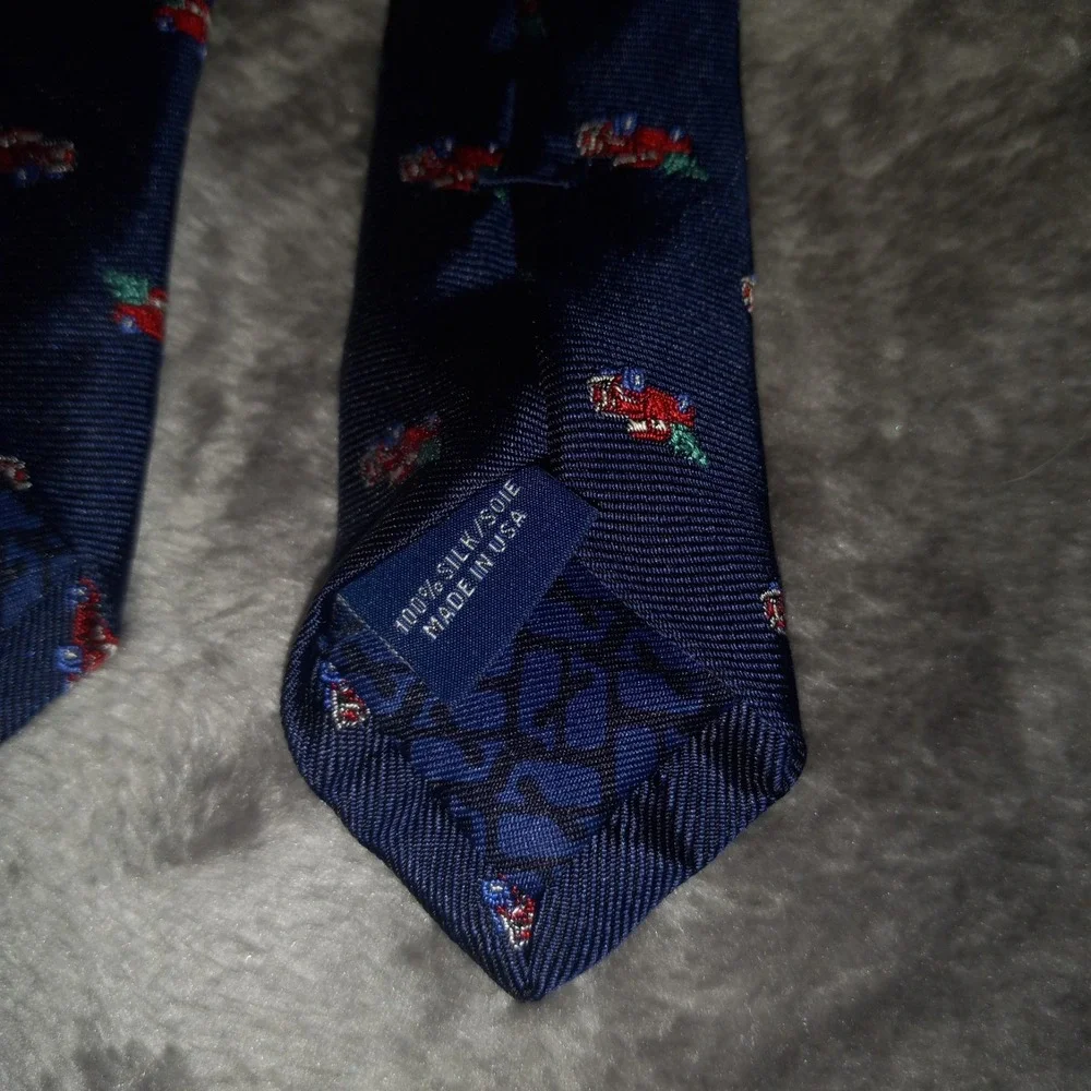 Vineyard Vines Tie Hand Picked Christmas red pickup w/tree Blue Silk  3.5